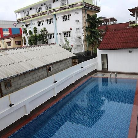 V Central Hotel Vang Vieng Bagian luar foto